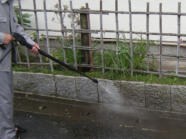 神戸市中央区 高圧洗浄 外壁 高圧洗浄機 コンクリ レンガ ブロック 車庫 玄関 門柱